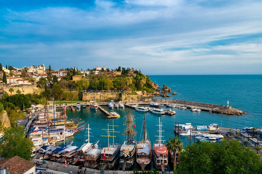 Antalya e il suo porticciolo in turchia