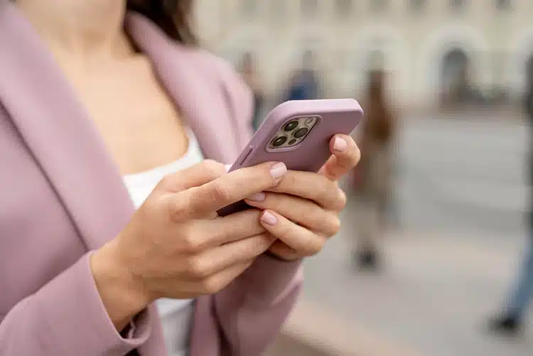 esim per iphone - immagine evocativa 